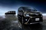 Toyota Voxy ZS Hybrid 2017 года